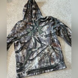 Camo Under Armor sweatshirt